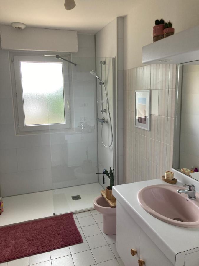 Maison Familiale Dans Une Rue Paisible Gouville-sur-Mer Exterior foto